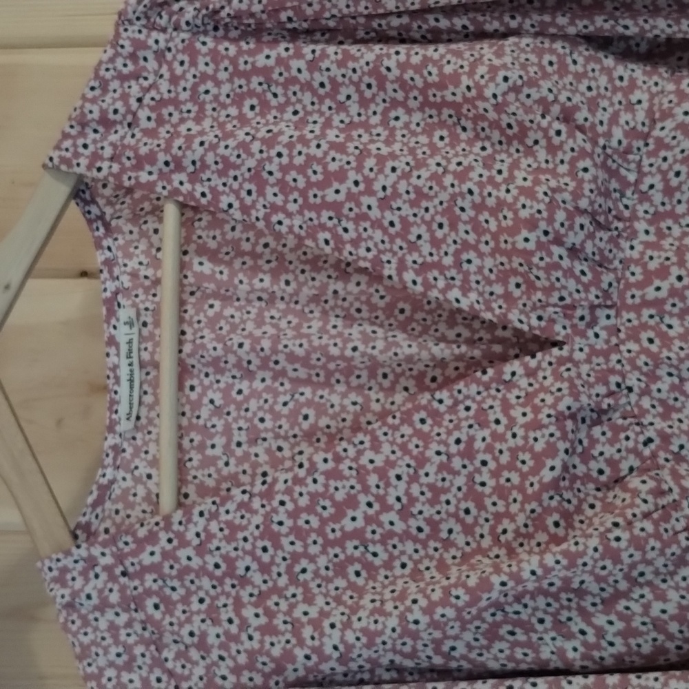 Abercrombie & Fitch top semi wide sleeve/ v neck - Picture 2 of 8